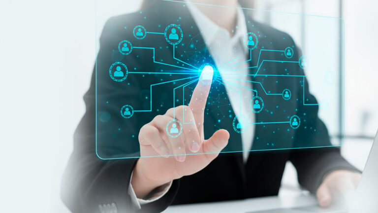 Agente de IA orquestando tareas para optimizar procesos y elevar el ROI