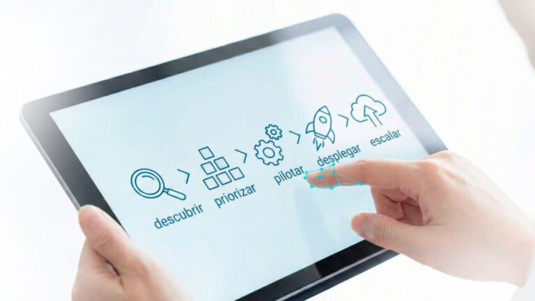 Proceso para implantar agentes de IA paso a paso desde el descubrimiento hasta el escalado